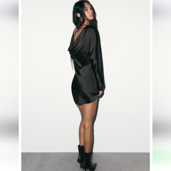 Elegant Black Draped Dress - Picture 2 of 7